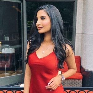 Meet your Posher, Aroosa